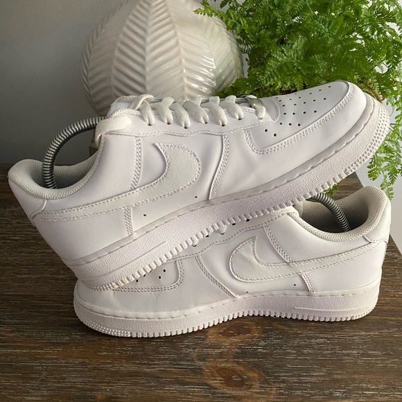 Nike Air Force One AF1 Mens 8.5 Classic White Leather Sneakers Shoes - Picture 5 of 12